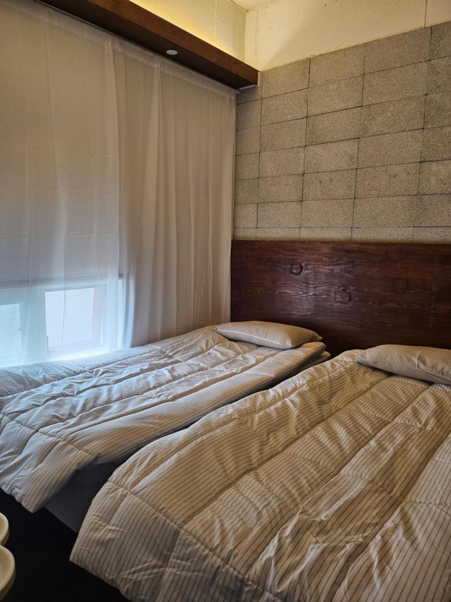 Travel Light Hostel Busan Exterior photo