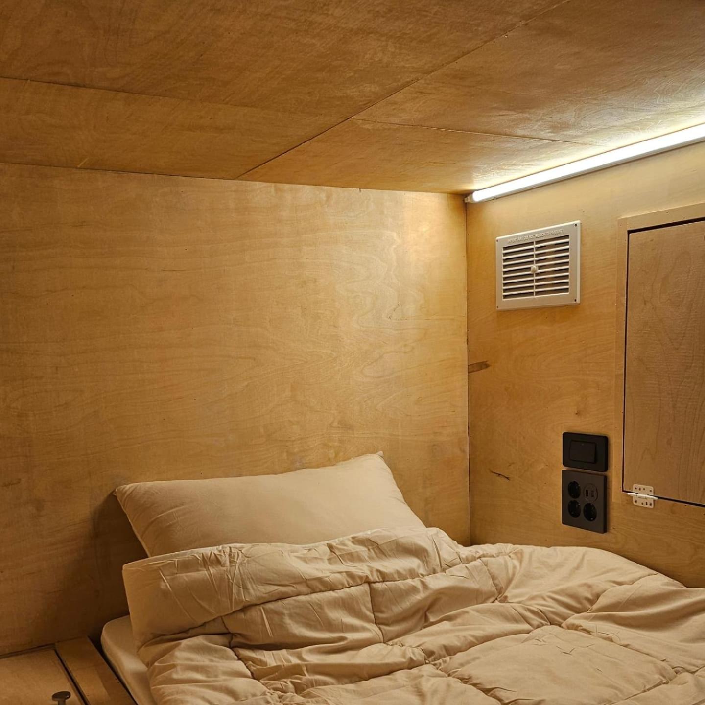 Travel Light Hostel Busan Exterior photo
